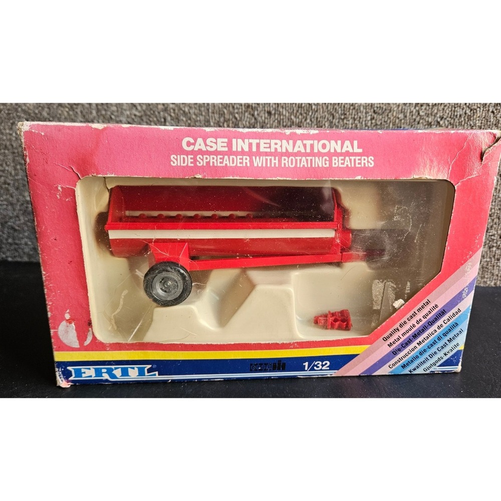 Case International Side Spreader With Rotating Beaters 1:32 Die Cast Metal Toy